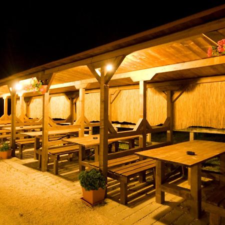 Agriturismo Cascina Roveri Monzambano Exterior foto