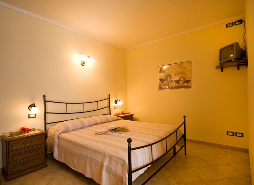 Agriturismo Cascina Roveri Monzambano Habitación foto