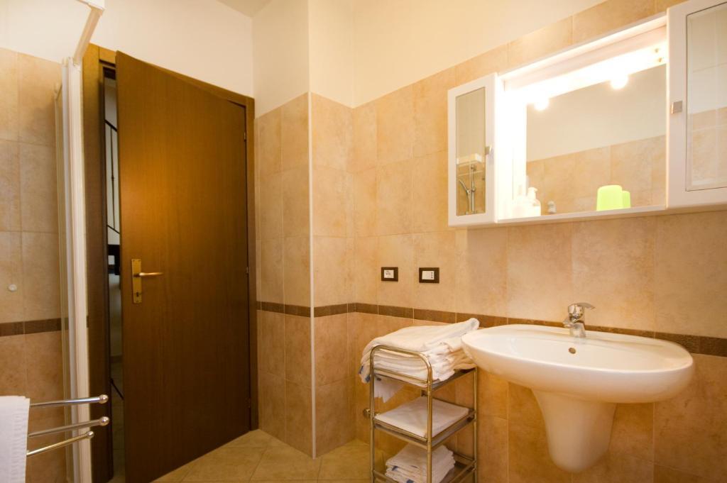 Agriturismo Cascina Roveri Monzambano Habitación foto
