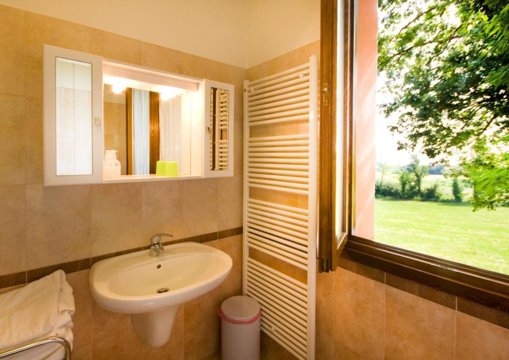 Agriturismo Cascina Roveri Monzambano Habitación foto